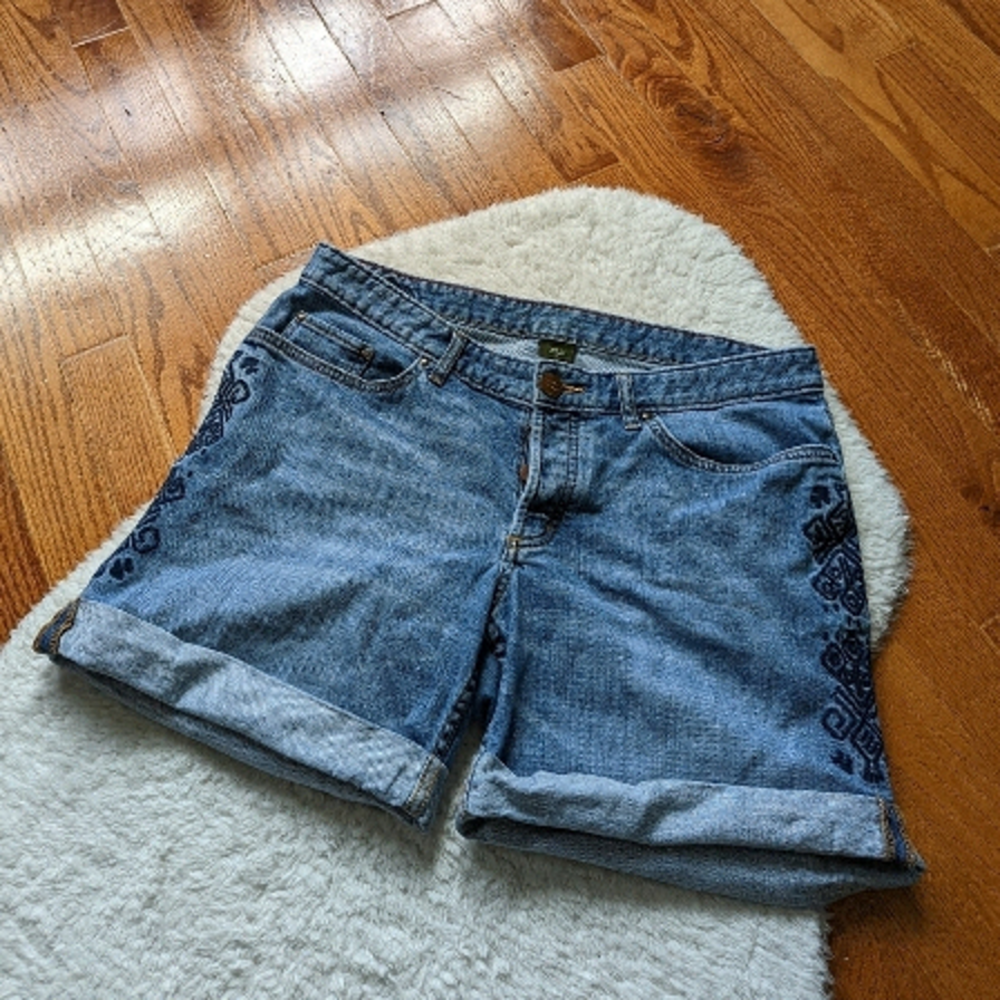 Eddie BAUER embroidered denim jean shorts women's 8